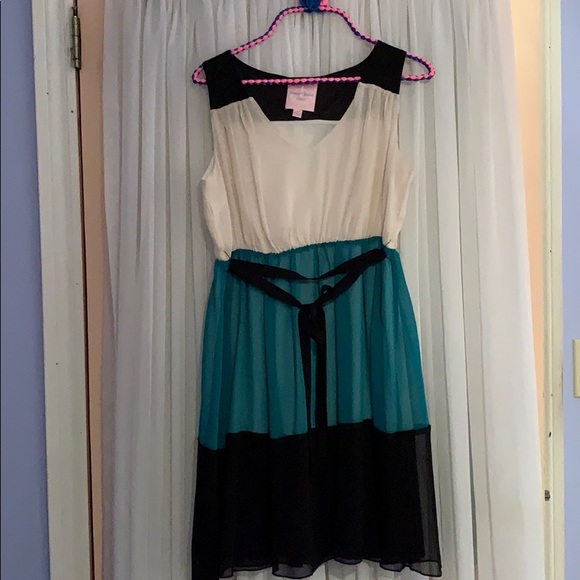 Dress - Picture 1 of 2